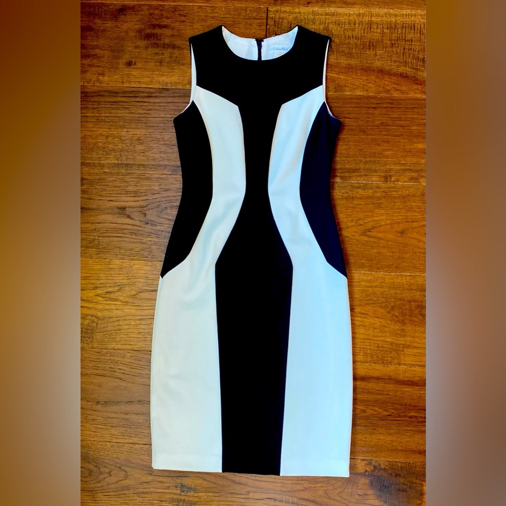 Calvin Klein. Sleeveless dress. Size 2. Black and White.